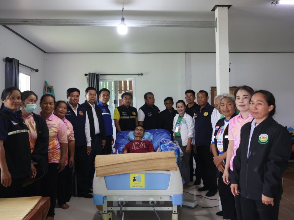มอบวัสดุอุปกรณ์ทางการแพทย์และให้กำลังใจแก่ผู้สูงอายุที่มีภาวะพึ่งพิงตำบลโนนค้อ  ร่วมกับ รพ.สต.โนนสว่าง