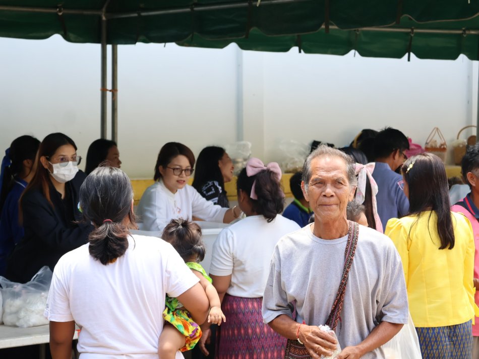 ร่วมงานบุญสังฆทานพร้อมร่วมทำโรงทานขนมจีนน้ำยากระทิ เพื่อร่วมสืบสานประเพณีอีสาน  ณ วัดโนนนิวาส หมู่ที่ 1 ตำบลโนนค้อ อำเภอบุณฑริก  จังหวัดอุบลราชธานี